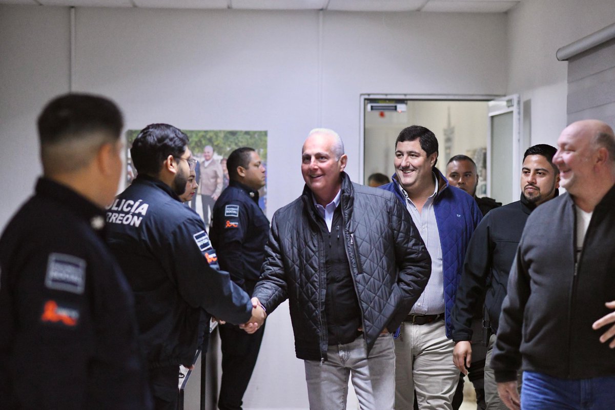 RomanCepeda's tweet photo. Esta mañana, en reunión de seguridad, fortalecimos y dimos seguimiento a las acciones coordinadas entre los tres órdenes de gobierno. Seguimos trabajando en equipo por #Torreón. #TorreónSiemprePuedeMás 👊 #CoahuilaPaDelante https://t.co/Ks7m1mkv7G