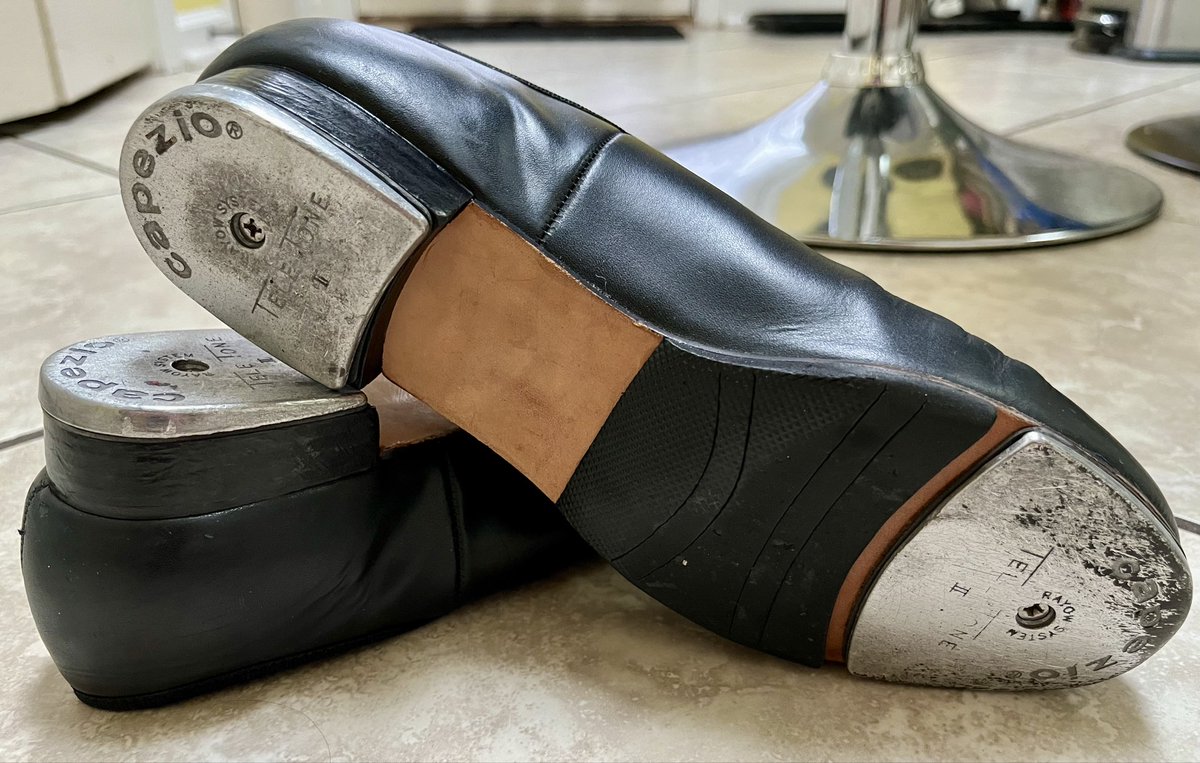 frongi_voice's tweet image. My… my tap shoes are officially vintage. (They’re ~22 yrs old &amp;amp; finally need replacing, and yet… 😭)

Capezio, whyyyy? 

#tap #dancers