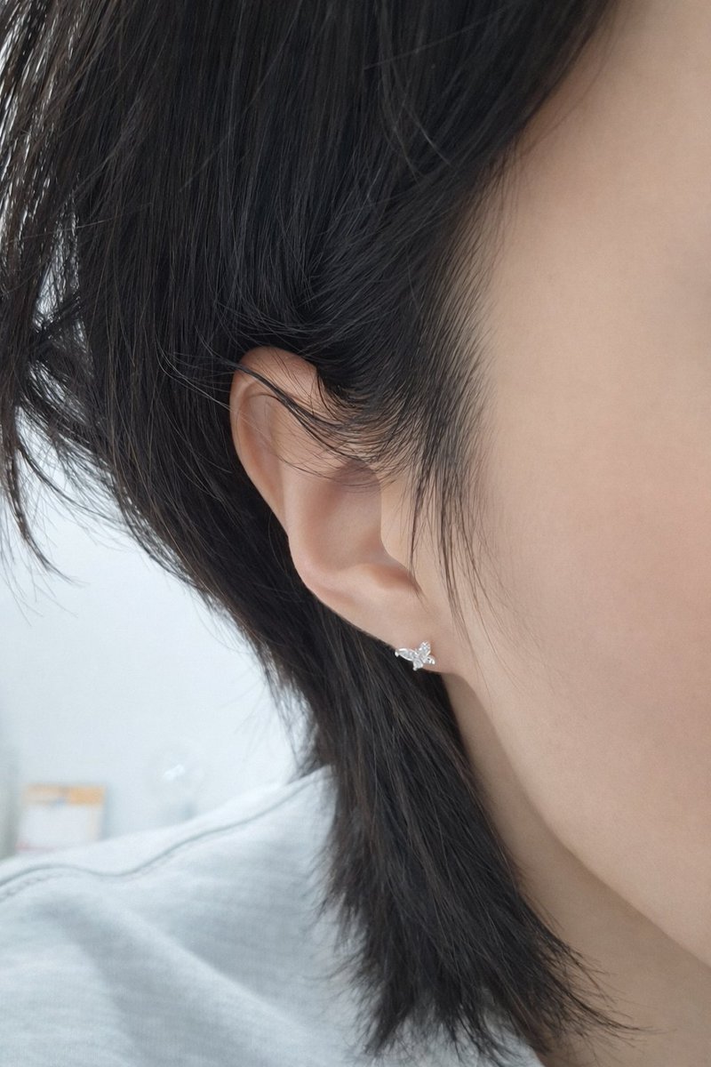 proth97's tweet image. 귀 뚫었어요오
엄청 무서웠는데 생각보다 아프지는 않았어
나비처럼 예쁘게 우아하게🦋
#귀걸이 #피어싱 #여장 #시디 #男の娘