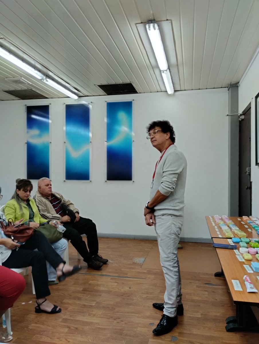 Con el objetivo de encadenar los  Actores Económicos, se 
intercambia en la Empresa Suchel con Actores Económicos No Estatales, para aportar ambos a la producción de productos de aseo para la población.
#EconomiaConTodos 
<a href="/INAENECuba/">Instituto Nacional Actores Económicos no Estatales</a> 
<a href="/PartidoPCC/">Partido Comunista de Cuba</a> 
<a href="/MindusIndustria/">Ministerio de Industrias de Cuba</a>