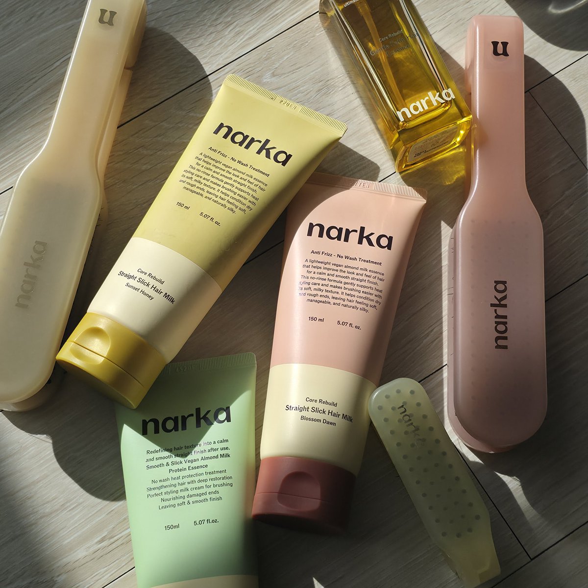 #협찬 #RT이벤트

5분에게 NEW 슬릭밀크(향 선택가능)+돈모브러쉬를 드립니다
당발 1월 25일

나르카의 슬릭 밀크가 업그레이드 되어서 돌아왔어요!!
큰변화로는 일단 기존보다 더 부드러운 사용감과 강화된 열보호 선셋허니향 추가까지!

머릿결정돈에 스트레이트 돈모 브러쉬까지

타래로 자세하게