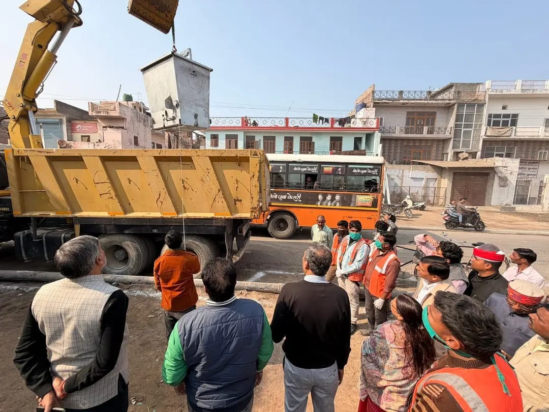 <a href="/Shahjahanpur_NN/">NAGAR NIGAM SHAHJAHANPUR</a> में आधुनिक #Underground Dustbin प्रणाली शहर को कचरा-मुक्त करने में मील का पत्थर साबित होगी।
महापौर श्रीमती अर्चना वर्मा जी एवं नगर आयुक्त डॉ. बिपिन कुमार मिश्र जी की उपस्थिति में सप्लायर IRWM, Delhi की टीम ने दिया डेमो। <a href="/SBM_UP/">Swachh Bharat Mission, Uttar Pradesh (Urban)</a> <a href="/NagarVikas_UP/">Urban Development Department, Uttar Pradesh</a> <a href="/SwachhBharatGov/">Swachh Bharat Urban</a>