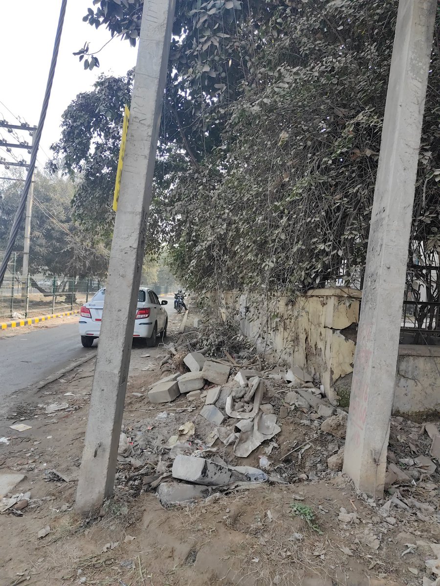AlleyDees's tweet photo. A city that cannot give its people a footpath has failed.
No space to walk. No safety.
No dignity.
This is not development. This is neglect.
@OfficialGMDA, do the minimum expected of you.
@htTweets
@sumedhasharma86 @pcmeenaIAS @DC_Gurugram
#Footpath #RightToWalk #SafetyFirst https://t.co/X3ACbMFZkZ
