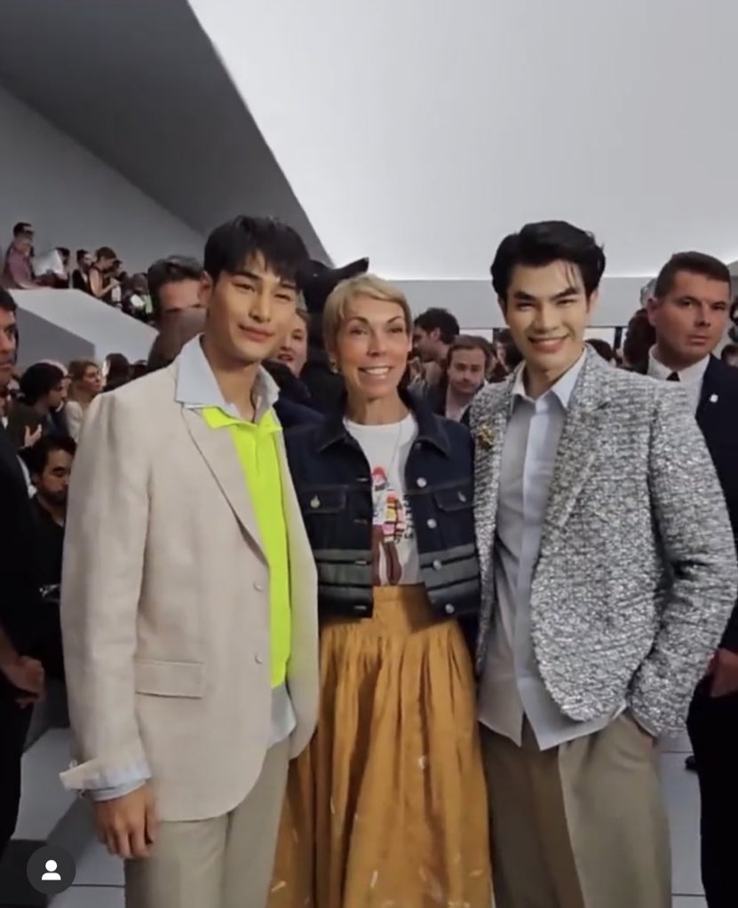 SmileApo51's tweet image. แม่ Mathilde Favier (Head of Worldwide PR Manager Dior) คือน่ารักกับมายอาโปทุกครั้งที่เจอกันเลย เอ็นดูลูกชายสองคนนี้มากกกก

#MileApoDiorWinter26
#MilePhakphum #ApoNattawin