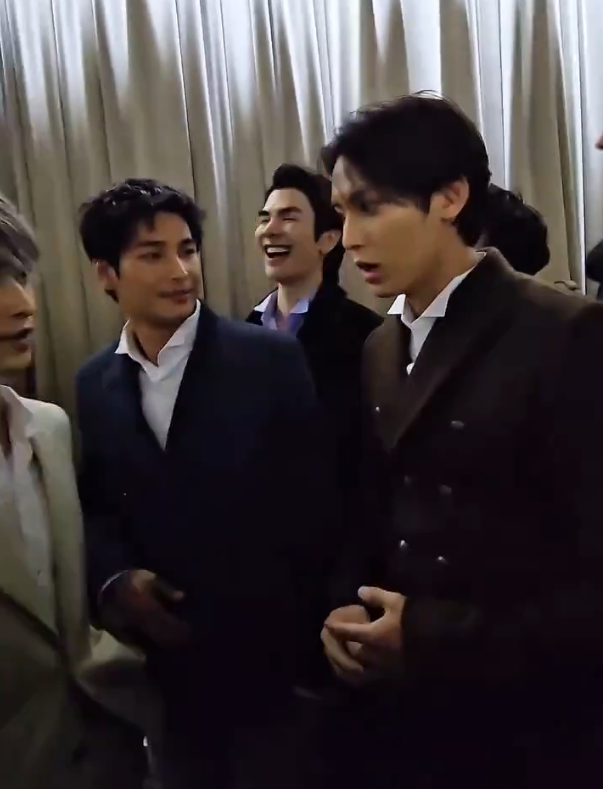 SsunSsetSsun's tweet image. ให้เดาว่าอาโปกระซิบอะไรมินกยู