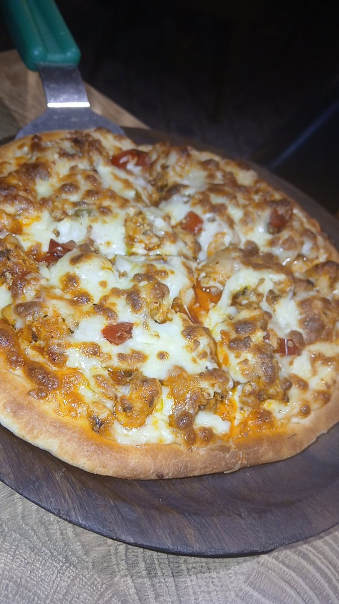 sheikhsibat19's tweet photo. Food 🫠🍕 https://t.co/XgUaimfg1v