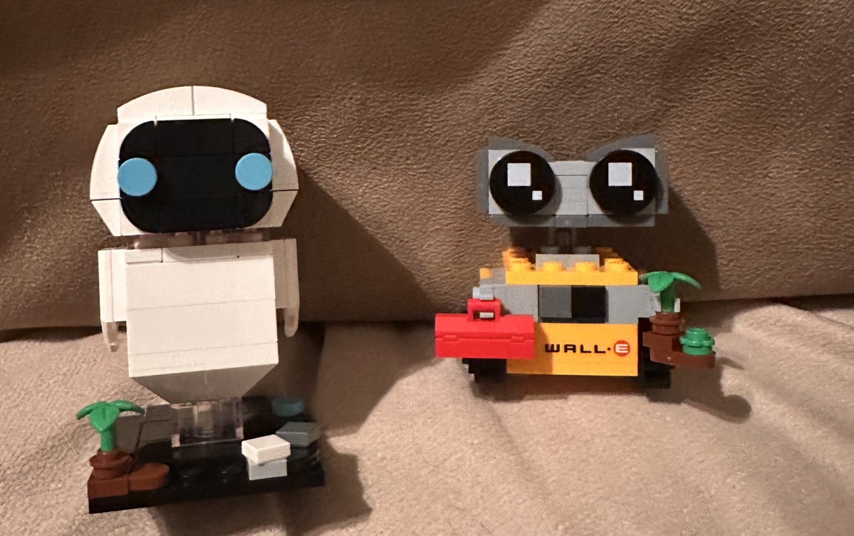 TheoderWatts's tweet image. My birthday was yesterday and i celebrated by working from 10-10, the waking up to my ex texting me Merry Christmas, and telling me to fuck myself, after leaving me on read for a month. 
But on the bright side, I made legos i guess