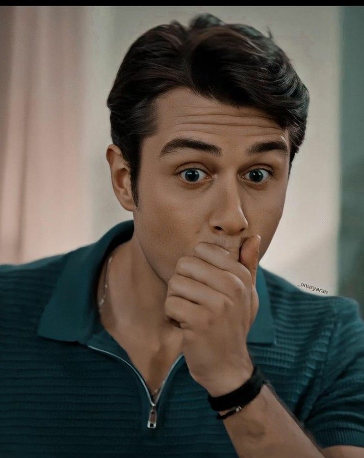 yaranviibes's tweet photo. Onur şaşırıp instagram'a post attığını görünce fandom olarak bizim sıfat skskkssk

 @onursyaran #onurseyityaran #osyfc https://t.co/RiIh5N5Uxu
