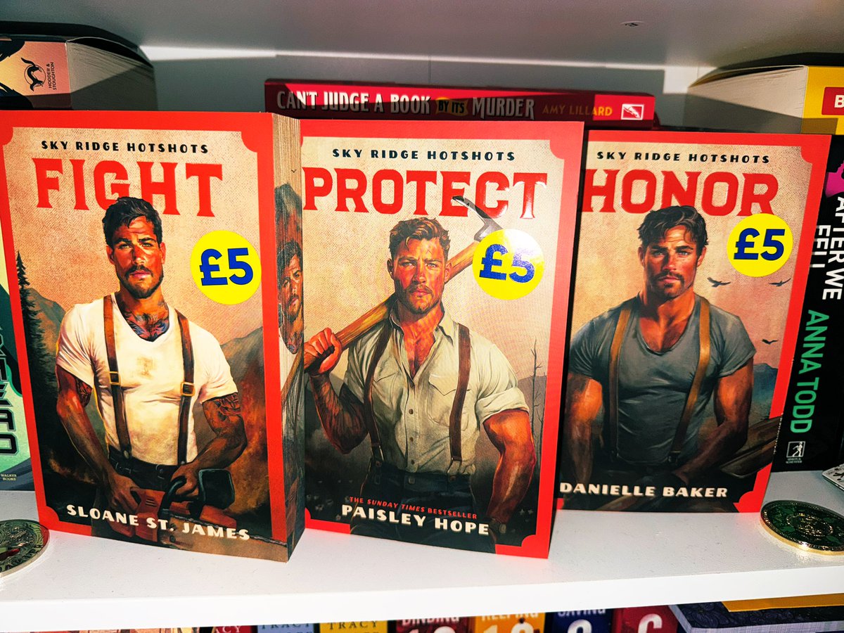 MrsNastyGamer's tweet photo. Some gorgeous sprayed edges from @TheWorksStores 

This is the Sky Ridge Hotshots Series - Each book is written by a different author and only £5. Not only have they got beautiful sprayed edges but they also include a playlist. In the front are Tropes/Triggers/Content warning lists and a link to donate to Grasslands Wildland Firefighters. 

FIGHT is Enemies to Lovers, 
PROTECT is Second Chance Romance and 
HONOR is Friends to Lovers.

#romancebooks #enemiestolovers #secondchanceromance #friendstolovers