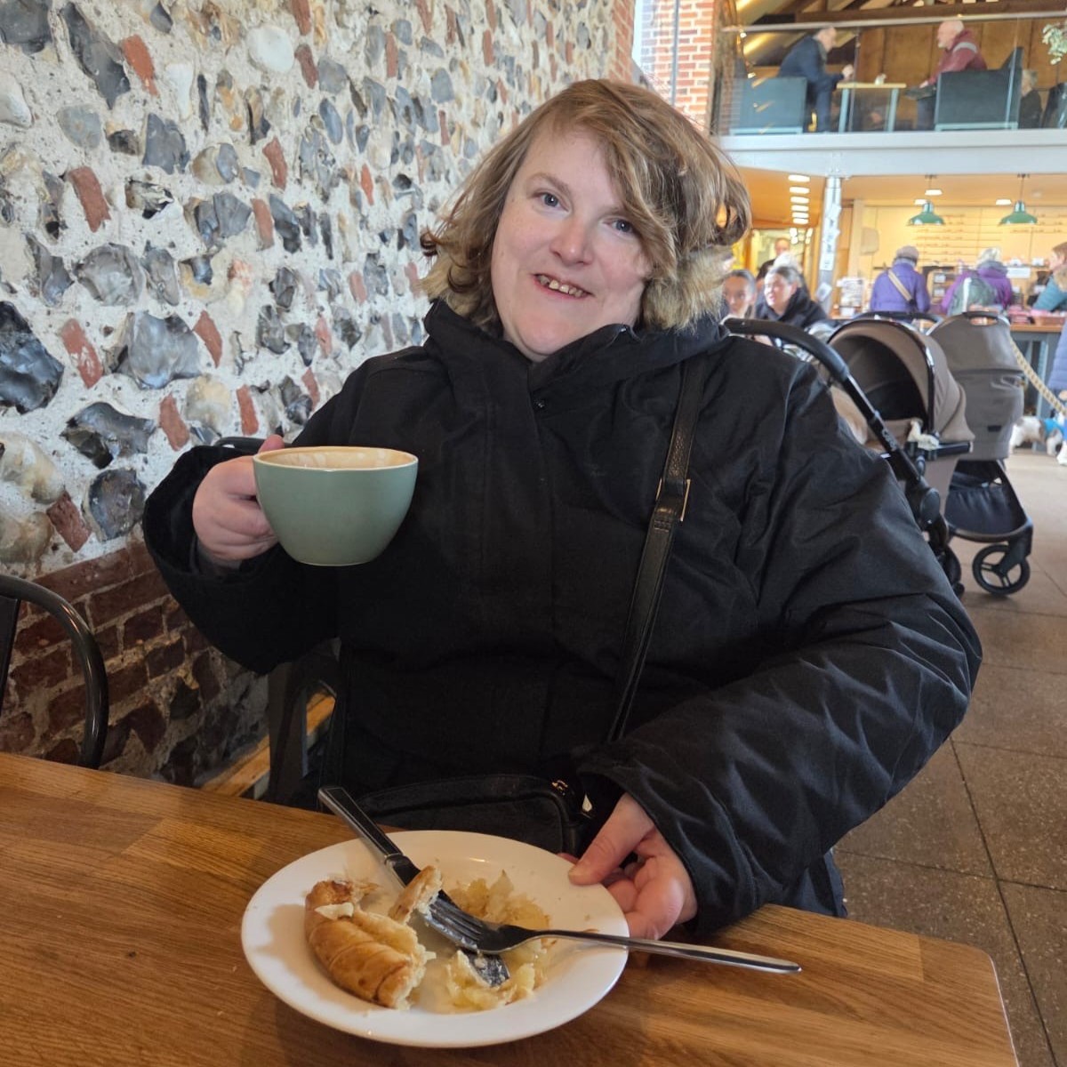 ThornageHall's tweet image. Charlie decided to change it up on her 1:1 and enjoyed a brilliant visit to Whitlingham Lane! 🌿

The day was perfectly finished with a relaxing stop at the café. ☕

#MakingChoices #1to1Support #SupportedLiving #Community #ThornageHall