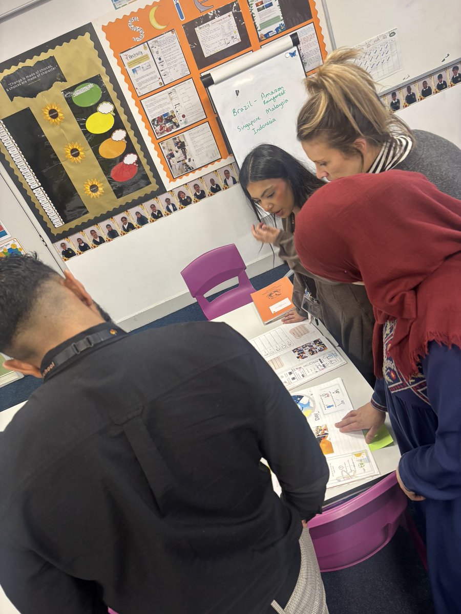 MarshfieldPS's tweet image. Sharing good practice in tonight’s Science Staff Meeting, outstanding examples of working scientifically evidenced within books! Collaboration at it’s finest #MPSScience #CarltonCurriculum