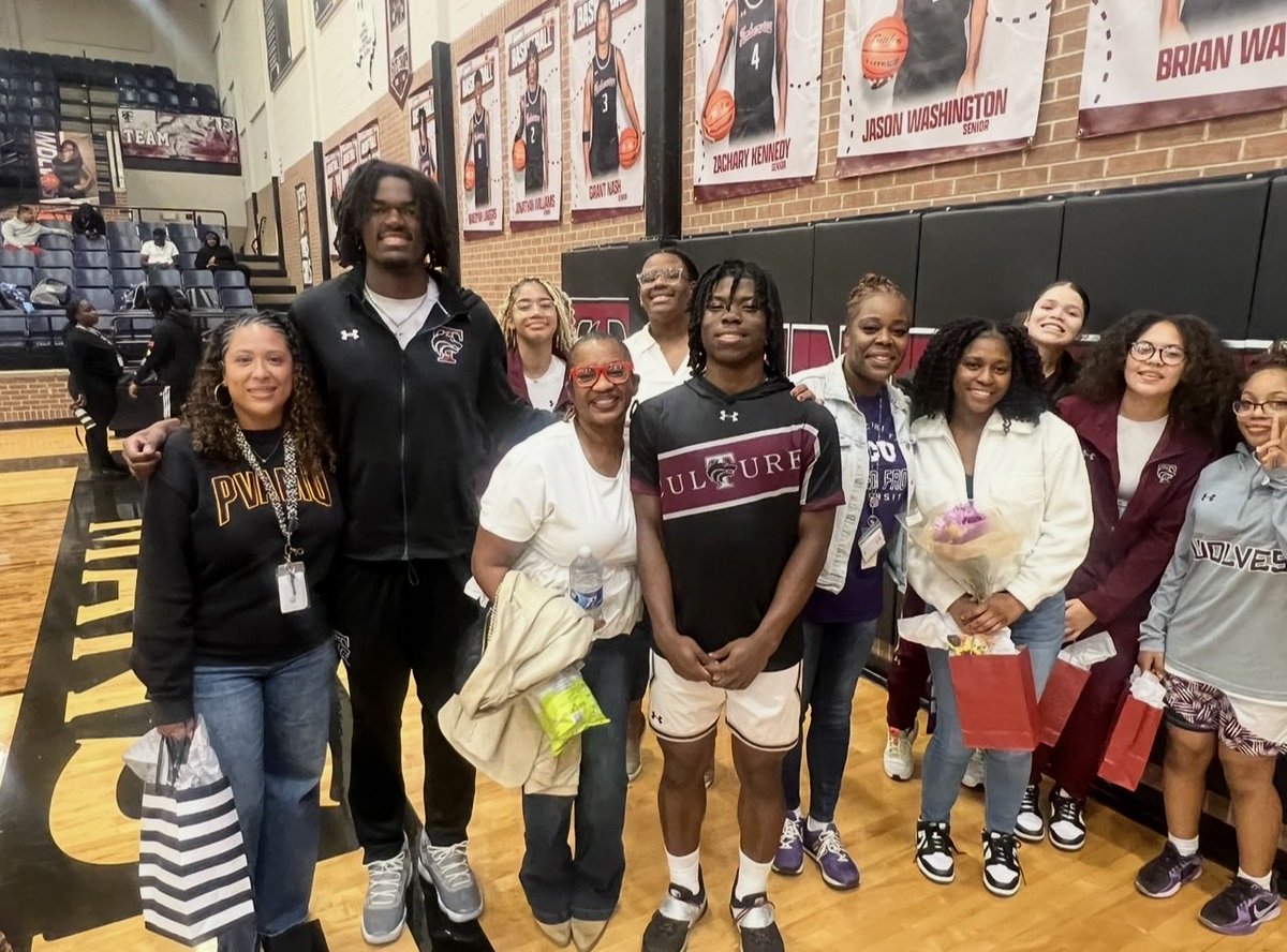 TviewBasketball's tweet photo. Got to win #20 last night in a 🔥 environment‼️

Teachers showed out and supported❕

@JCMSathletics showed out and brought crazy energy❕ https://t.co/RUYdc6ahV6