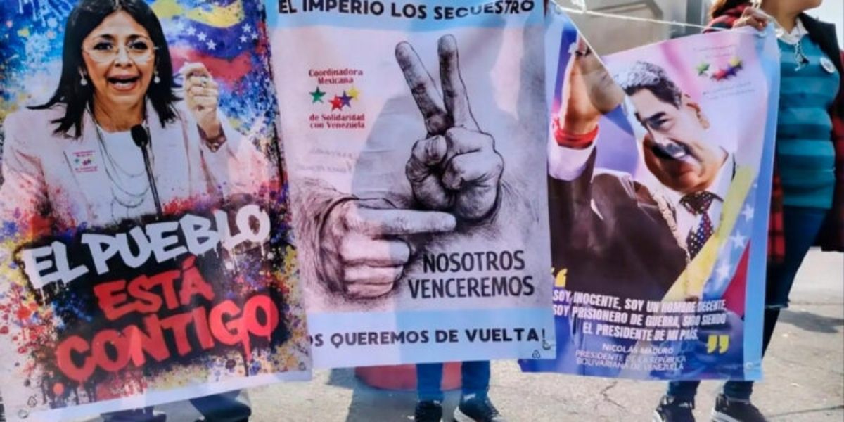 🚨🇲🇽🇻🇪🇺🇸 ÚLTIMA HORA: Nace Frente Antiimperialista Mexicano en apoyo a Venezuela

Los manifestantes denunciaron el secuestro en contra del Presidente de Venezuela. #FreeMaduro #FreeCilia