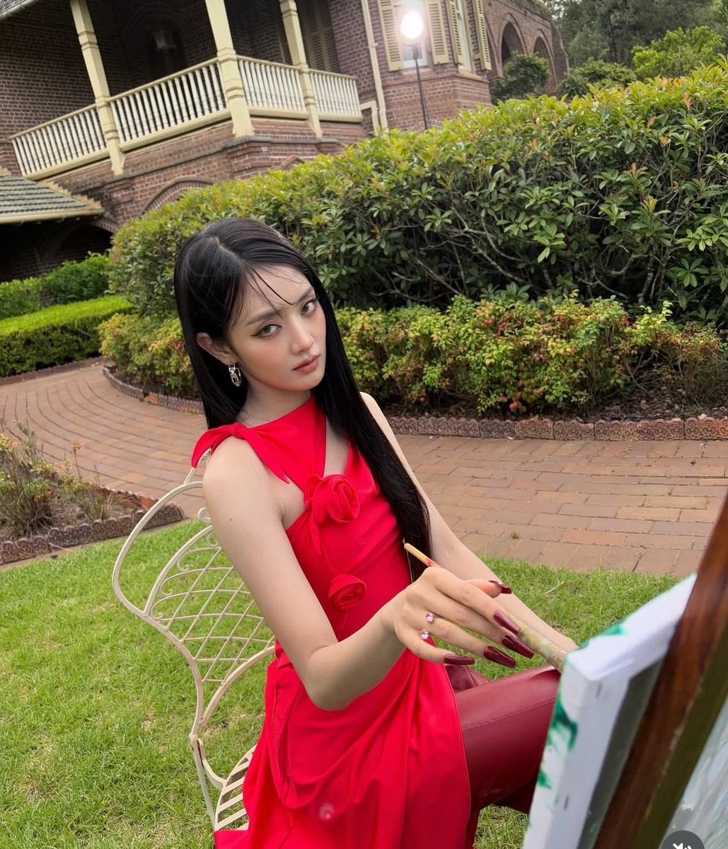 Я попросила ее написать мой автопортрет ну и ее реакция