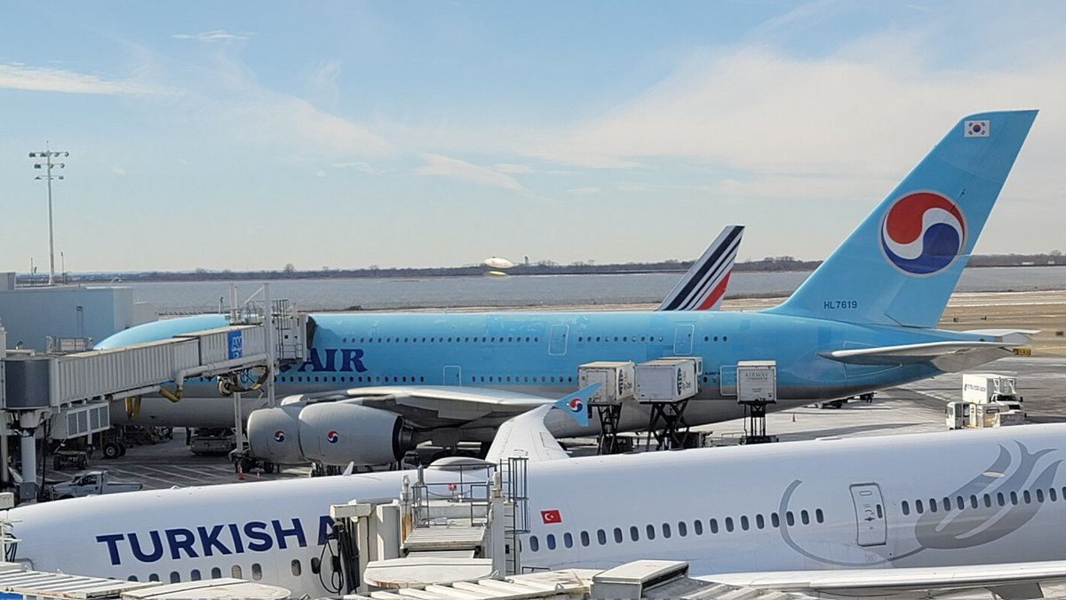 hanchicago's tweet image. Last ✅️ today!

Getting on a KE A380 in first class (albeit not in the window seat I'd reserved b/c of a mechanical issue). #FirstWorldProblems

#avgeek #paxex