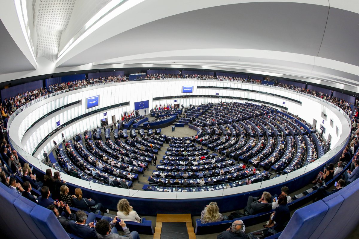 Europarl_CAT's tweet photo. 🇪🇺El Parlament Europeu atura la legislació de l'acord comercial amb els EUA.

Bernd Lange, president d'@EP_Trade, anuncia la suspensió de l'Acord de Turnberry per les amenaces de Washington contra la sobirania de Groenlàndia i Dinamarca.

🔗https://t.co/uZaL4XM6en https://t.co/CgQtWX2Dws