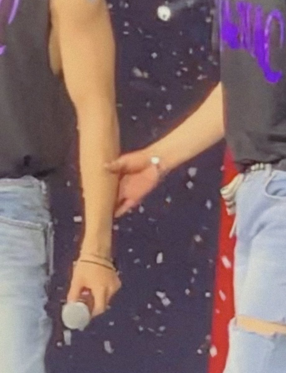 hanniesdaddy's tweet image. The way he touches him so gently