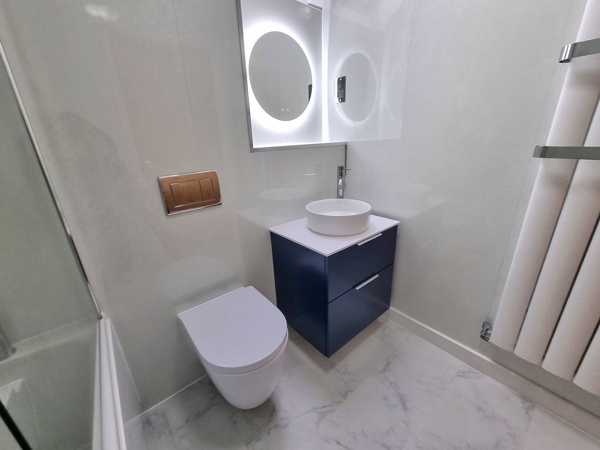 A lovely new bathroom for our happy customer in Silsoe 🥰 👨🏻‍🔧 Installed by Gary @ Ultimate #bathroom #renovation #homeimprovement #silsoe #bedfordshire