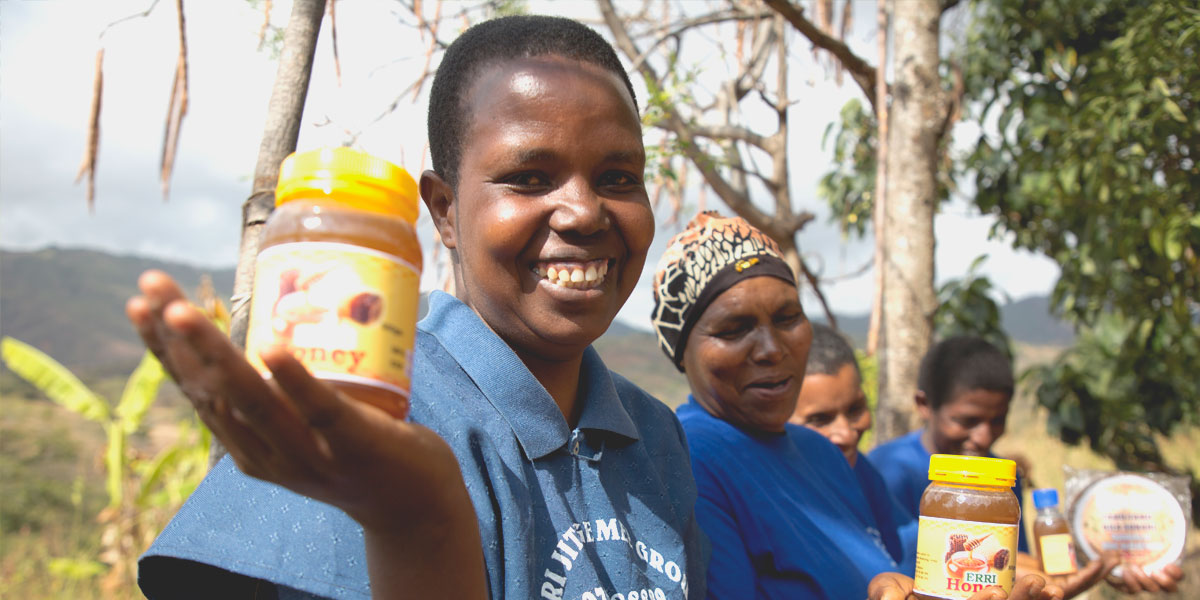 farmingfirst's tweet image. Unequal access to resources means women farmers’ yields are 20–30% lower than men’s.

From India to Burkina Faso to Tanzania, see what’s possible when women gain access to land, credit, inputs &amp;amp; training 👇🏾
bit.ly/4c1oMZW

#YearOfTheWomanFarmer | #IYWF
