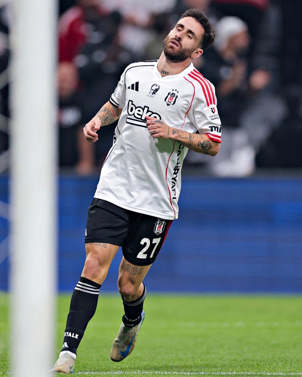 Está confirmado o regresso de Rafa ao Benfica, menos 2 anos depois de ter saído a custo zero.

Há tanto para dizer sobre isto, mas nada é realmente uma novidade. É este o ‘projeto’ de Rui Costa, ao sabor do vento. Foi nisto em que muitos sócios do Benfica votaram.

🧵