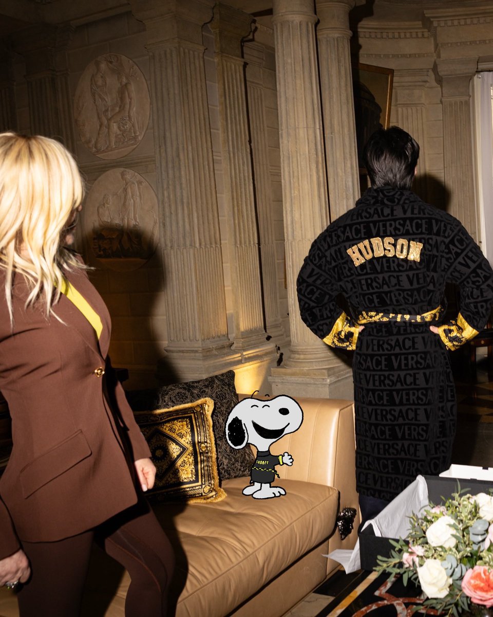 hudsnoopy's tweet photo. versace snoopy https://t.co/erxk9jvTwN