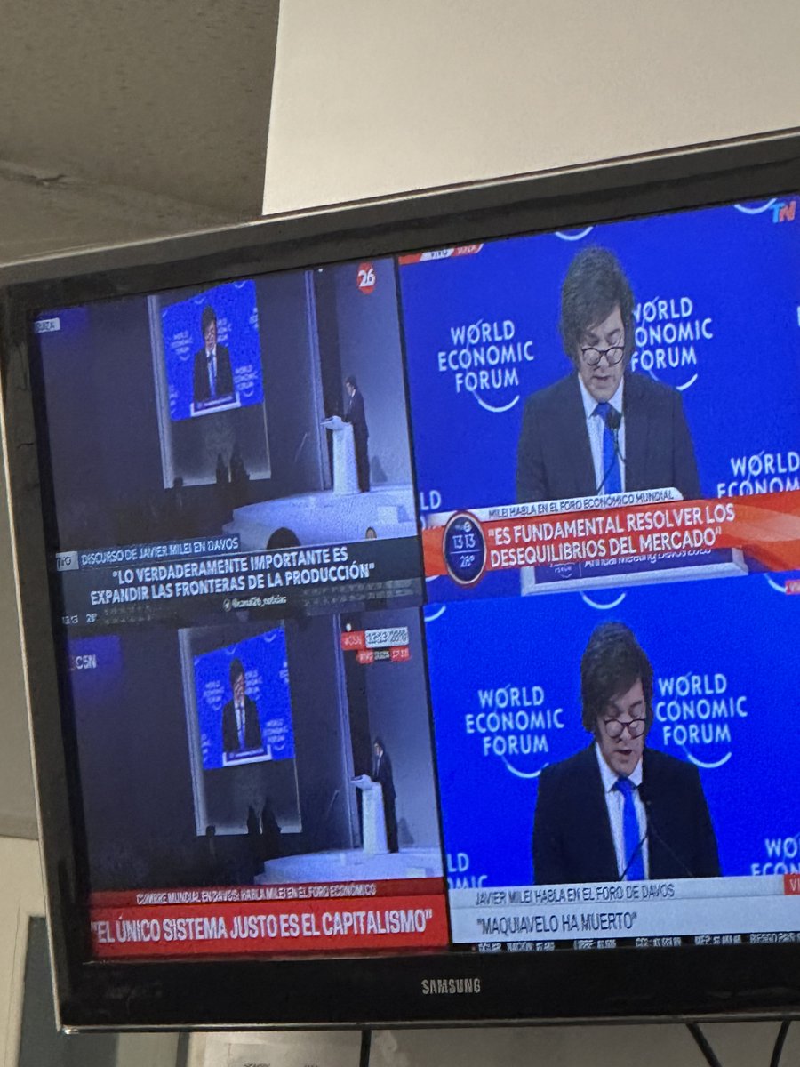 SilMercado's tweet image. Milei defendiendo su tesis de grado.