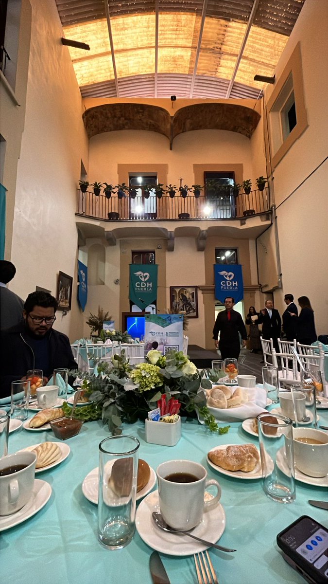 La <a href="/CDHPuebla/">CDH Puebla</a> organiza un "encuentro con medios", pero sin permitir preguntas. 😶 Prometen que, al final, se podrá agendar una cita para atender los cuestionamientos que existan.