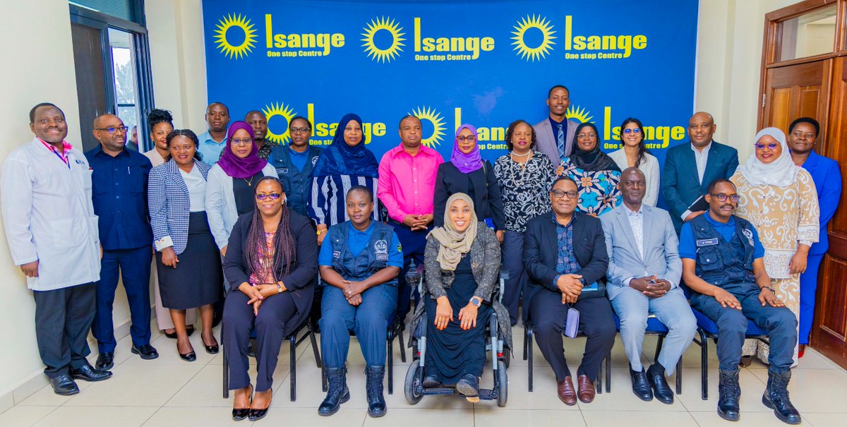 RIB_Rw's tweet image. Uyu munsi, Umuhuzabikorwa wa Isange One Stop Centre, Murebwayire Shafiga yakiriye Umunyamabanga Uhoraho muri Minisiteri ishinzwe Iterambere, Uburinganire, Abagore n’Amatsinda yihariye muri Repubulika y’Ubumwe bwa Tanzaniya,wari kumwe n'itsinda ryihariye bazanye mu rugendo shuri…