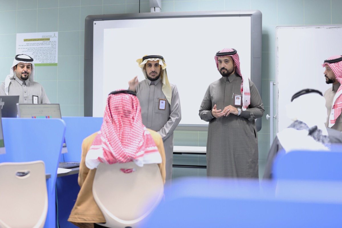 NBU_V_PAC_AF's tweet image. وكيل الجامعة للشؤون الأكاديمية أ.د. سعود بن عبدالمحسن المقحم يتفقد سير العملية التعليمية مع انطلاقة الفصل الدراسي الثاني، ويطّلع على انتظام الدراسة وجاهزية القاعات والمعامل، مؤكدًا أهمية الانضباط الأكاديمي وتكامل الجهود لضمان فصل دراسي مستقر وفاعل، يحقق مستهدفات الجودة ويعزز…