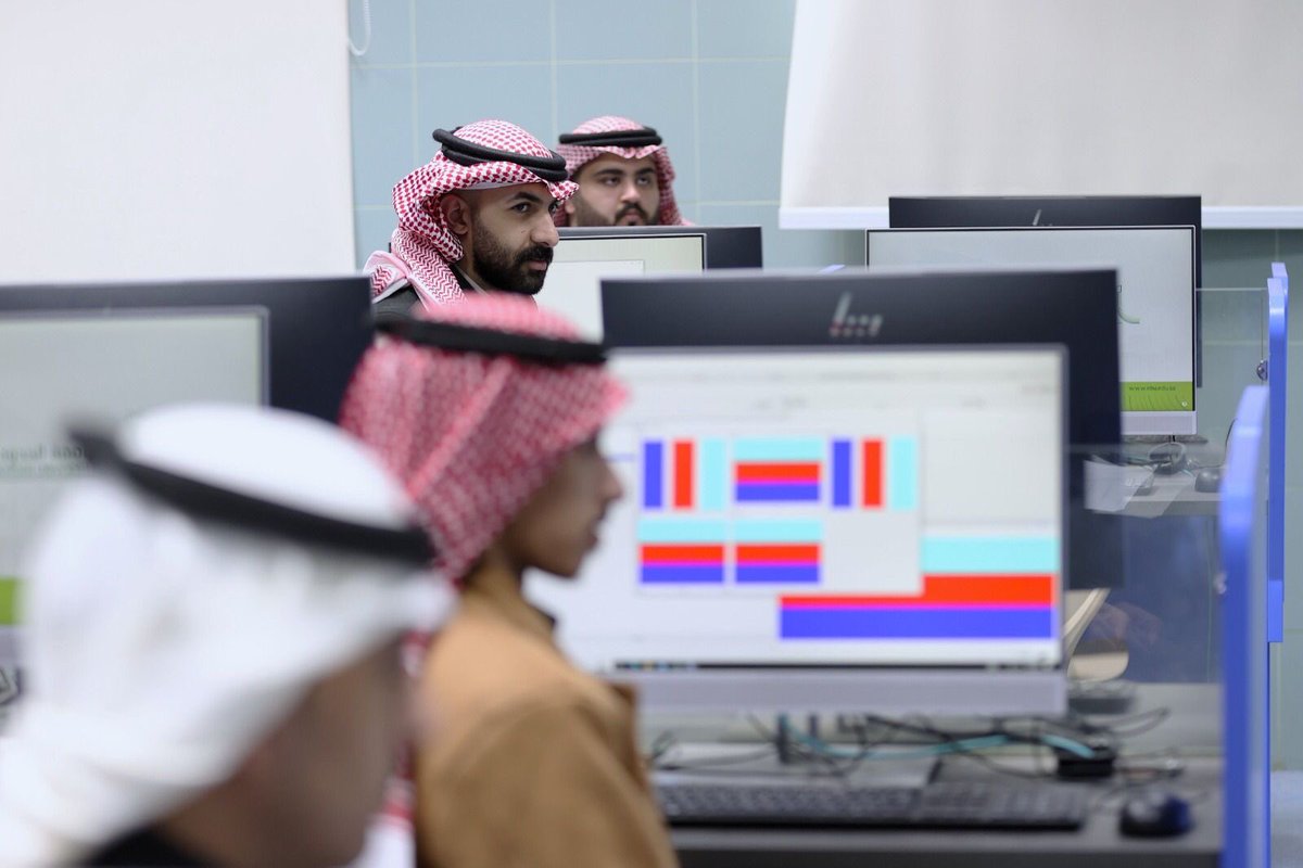 NBU_V_PAC_AF's tweet image. وكيل الجامعة للشؤون الأكاديمية أ.د. سعود بن عبدالمحسن المقحم يتفقد سير العملية التعليمية مع انطلاقة الفصل الدراسي الثاني، ويطّلع على انتظام الدراسة وجاهزية القاعات والمعامل، مؤكدًا أهمية الانضباط الأكاديمي وتكامل الجهود لضمان فصل دراسي مستقر وفاعل، يحقق مستهدفات الجودة ويعزز…