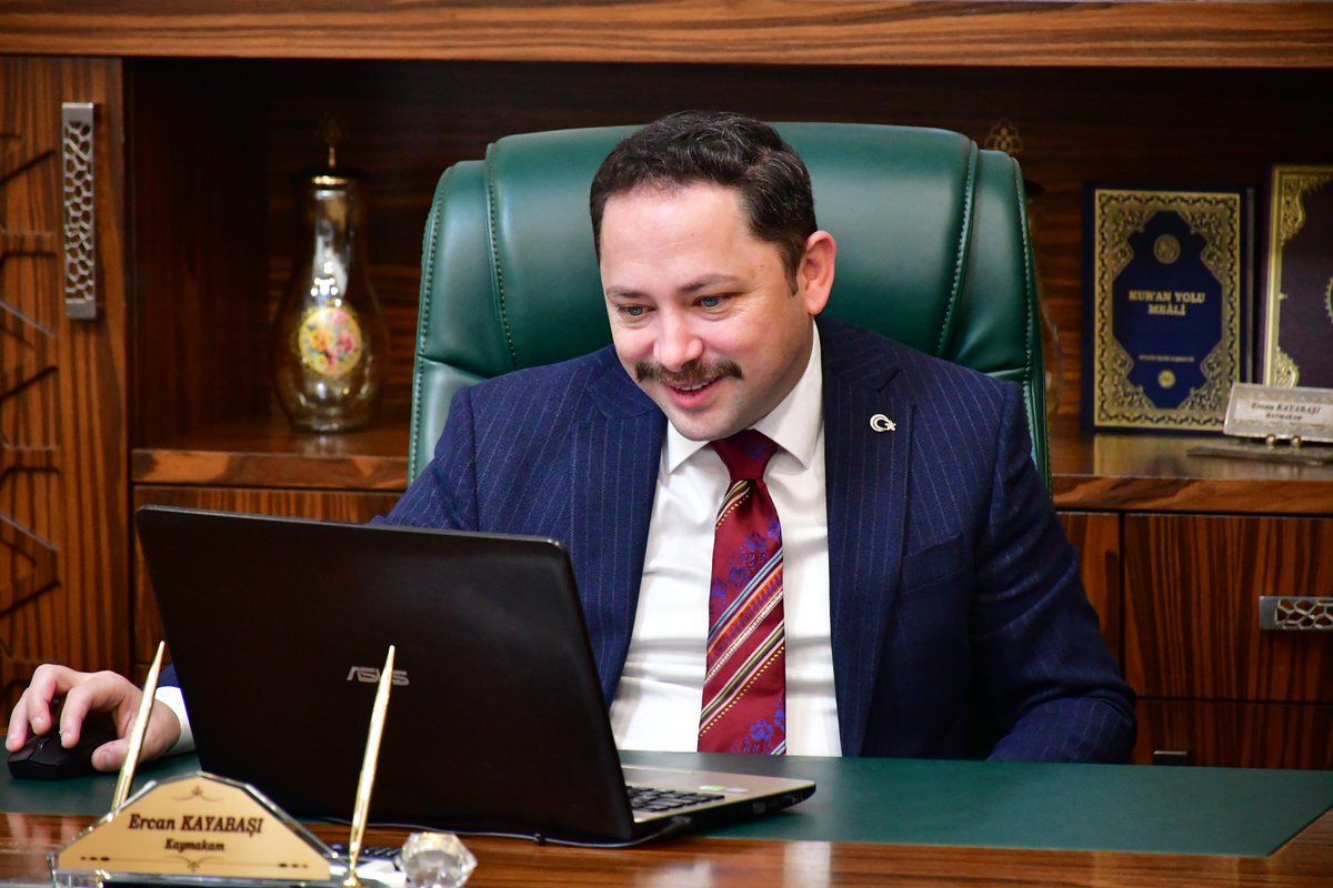 📍Biga Kaymakamlığı

Kaymakamımız Sayın Ercan Kayabaşı, Anadolu Ajansı’nın 2025 yılına damga vuran olaylara ait fotoğrafların yer aldığı “Yılın Kareleri” oylamasına katıldı.

#Çanakkale
#Biga

<a href="/Ercan_Kayabasi/">Ercan KAYABAŞI</a>