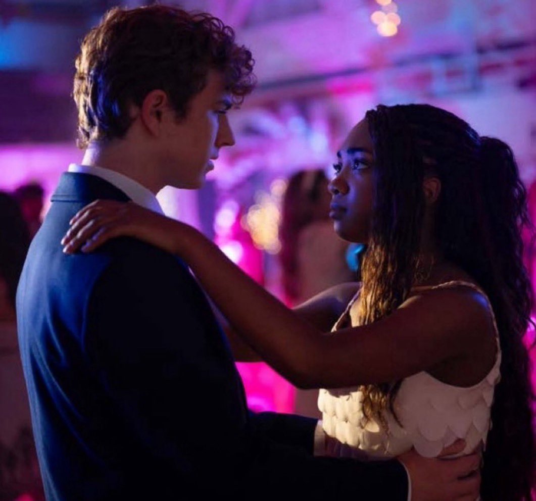 fandomhyperfixx's tweet image. THE SEASON 3 SNEAK PEAK HAS ME SQUEALING AND KICKING MY FEET!!

I AM NOT GOING TO BE OKAYYYY NEXT SEASON