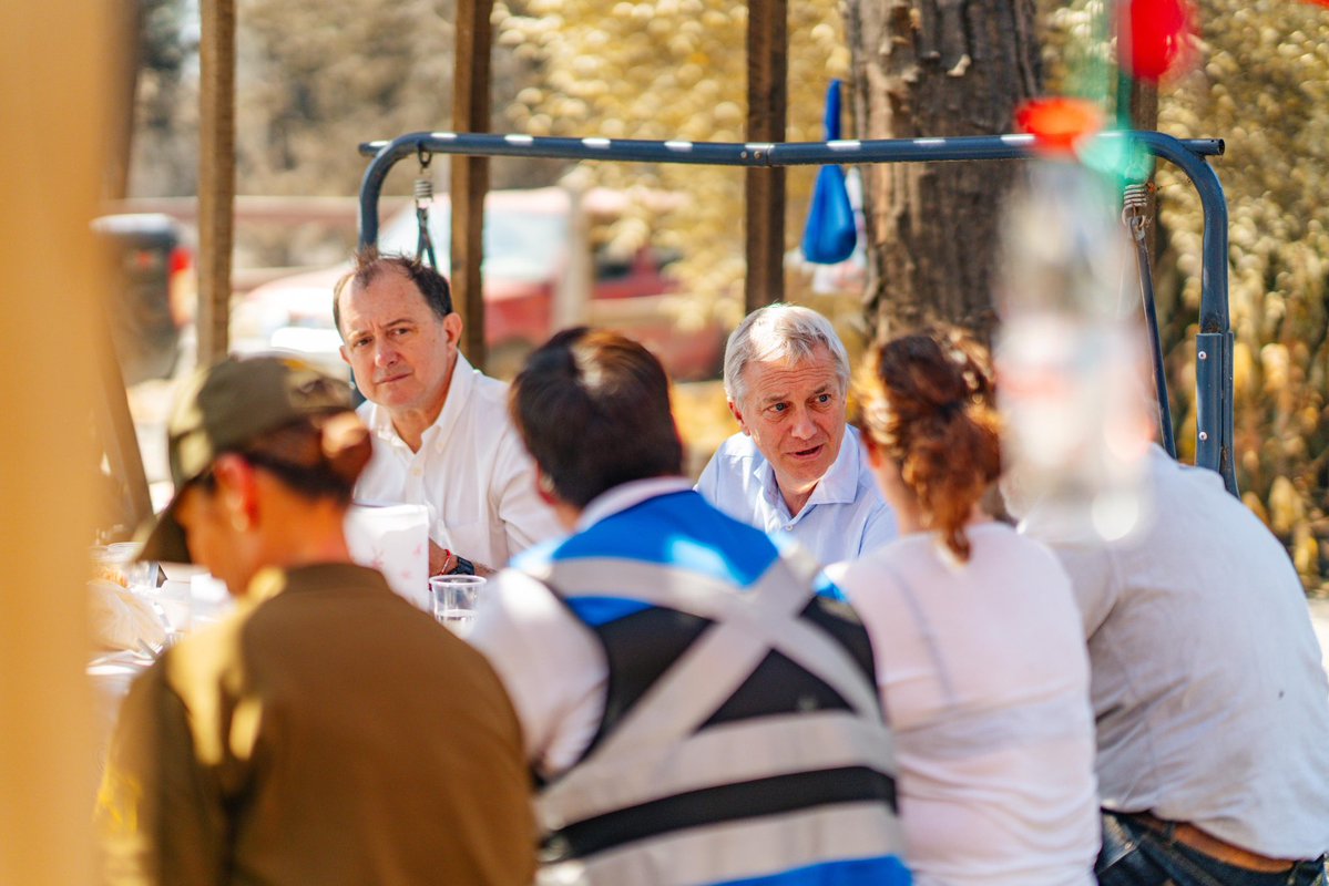 joseantoniokast's tweet image. Estamos recorriendo Ñuble junto a @ipoduje para constatar en terreno las graves consecuencias del incendio del fin de semana.