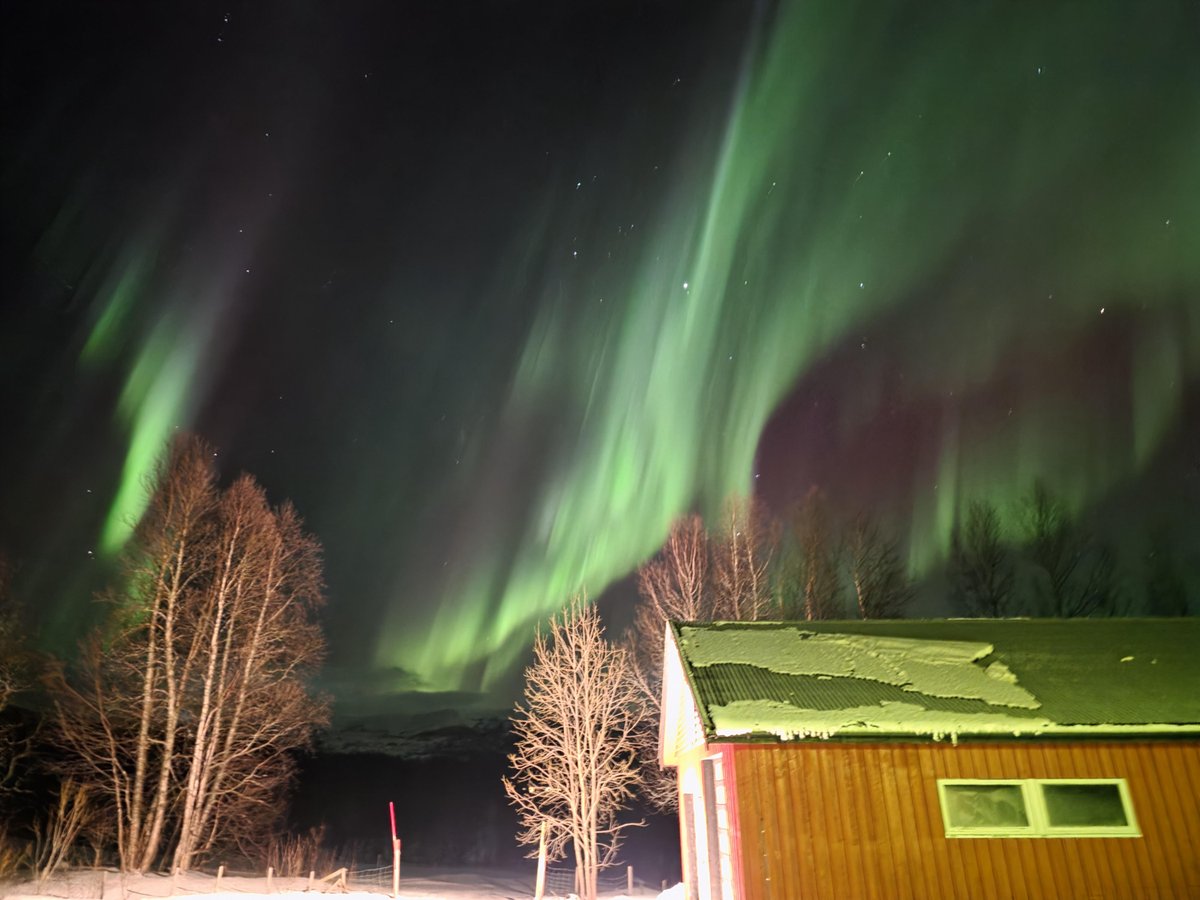 Kilpisjaervi's tweet image. $TMIN.cn $TMIN 🇳🇴
Yes, the Northern Lights are beautiful in all their forms. But they are only a very small part of the tingling sensation that comes over me  every time I get in the car and drive to northern #Norway. There is a certain fascination with ‘going north’ that has not…
