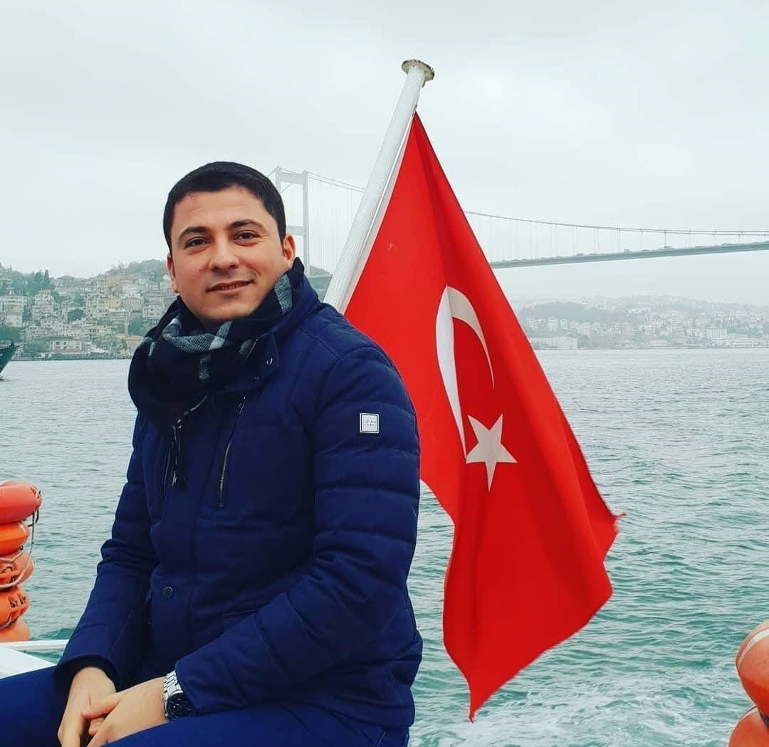 DEVLETİMİZ VAR OLSUN
MİLLETİNE YAR OLSUN
AL BAYRAGIN ALTINDA 
YURDUM BAHTİYAR OLSUN
#DevletiminYanındayım