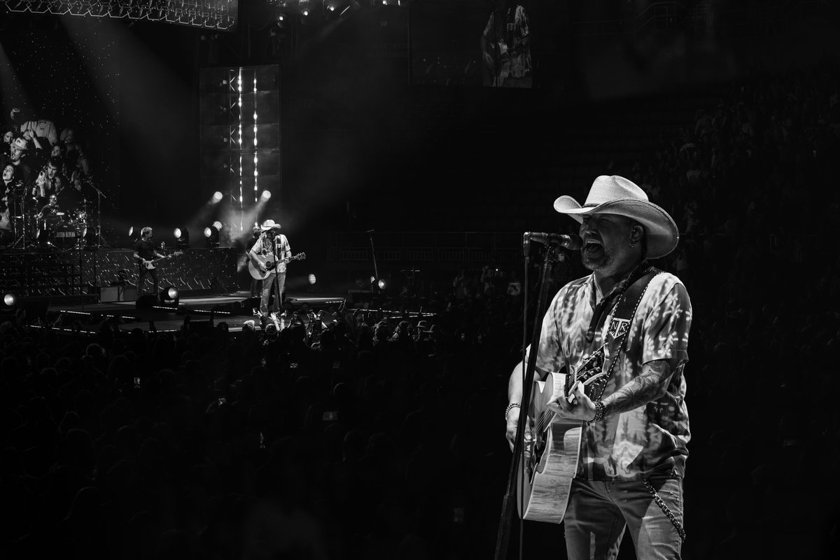 Jason Aldean tweet media
