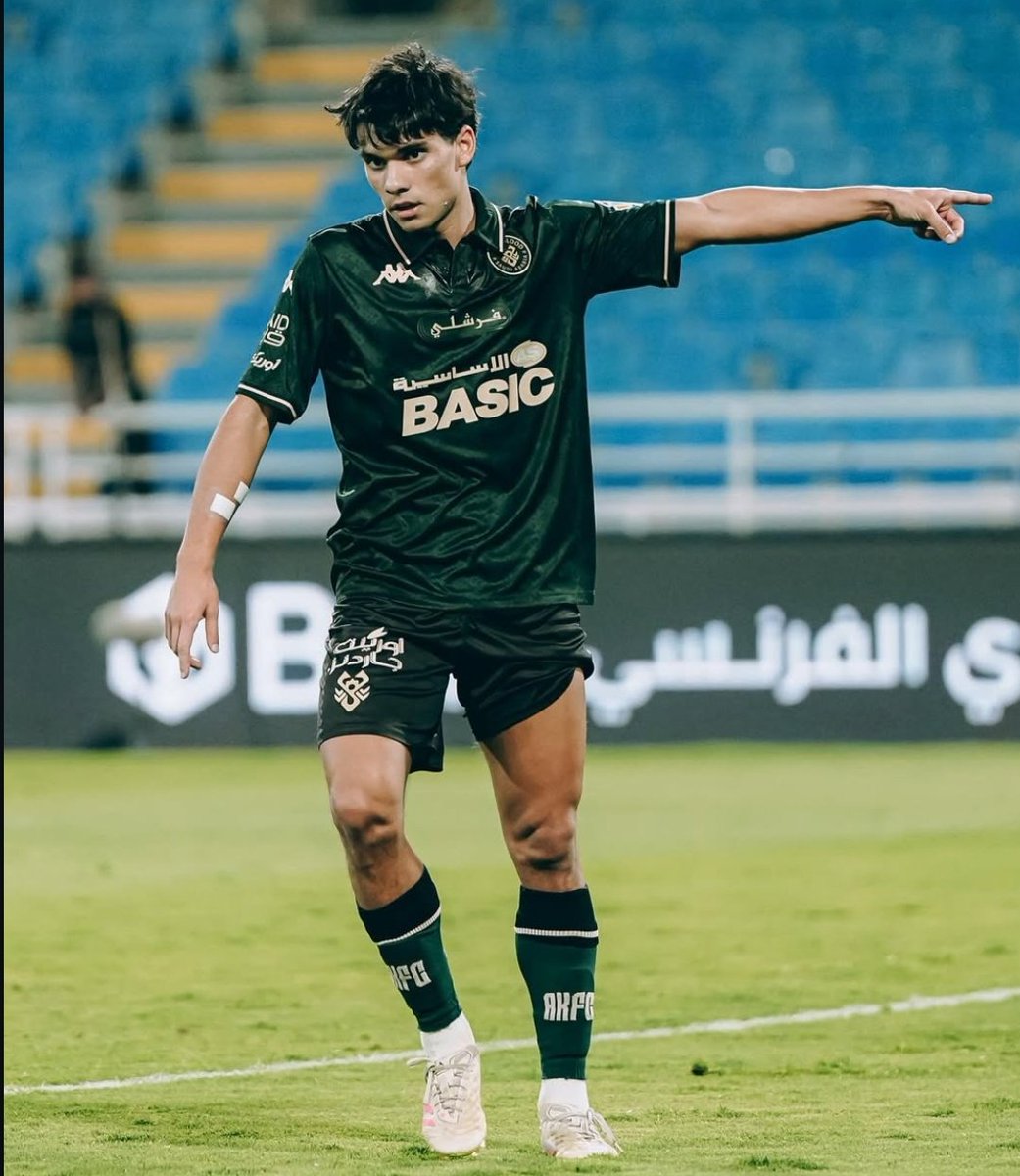 💣🚨 Uno de los delanteros que River tenía en carpeta y todavía no avanzo es Ramiro Enrique. 

Actualmente en el Al-Kholood lleva 12 goles en 18 partidos jugados. Esta siendo seguido por el Espanyol de España.