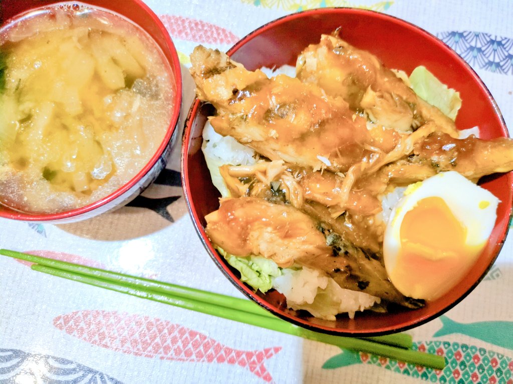 サバ缶で鯖の蒲焼き丼🐟 今日からお米が北海道産のななつぼしなんですが、こちらもゆめぴりかと甲乙つけがたい美味しさで感動しました✨ #海外おうちごはん