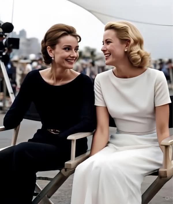 Audrey Hepburn and Grace Kelly 1956.