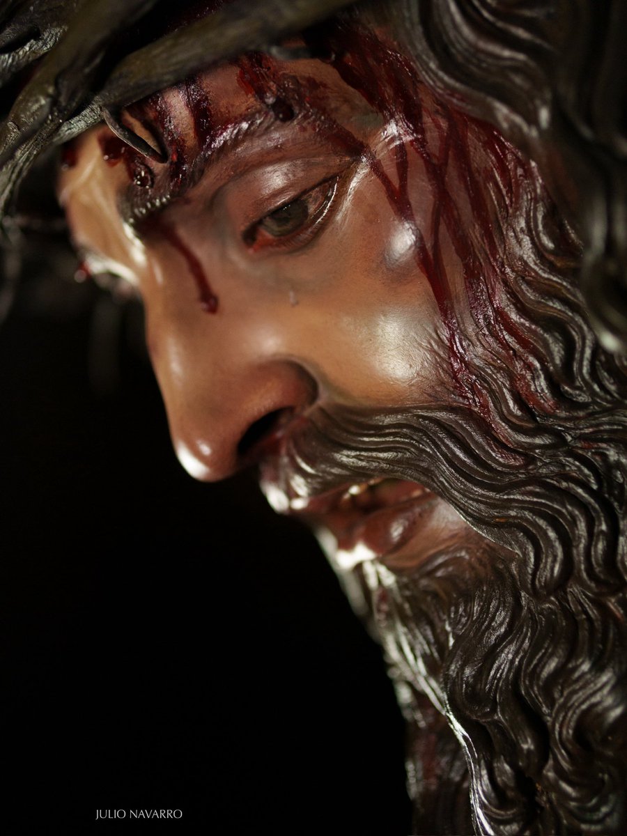 Humildad en su mirada.