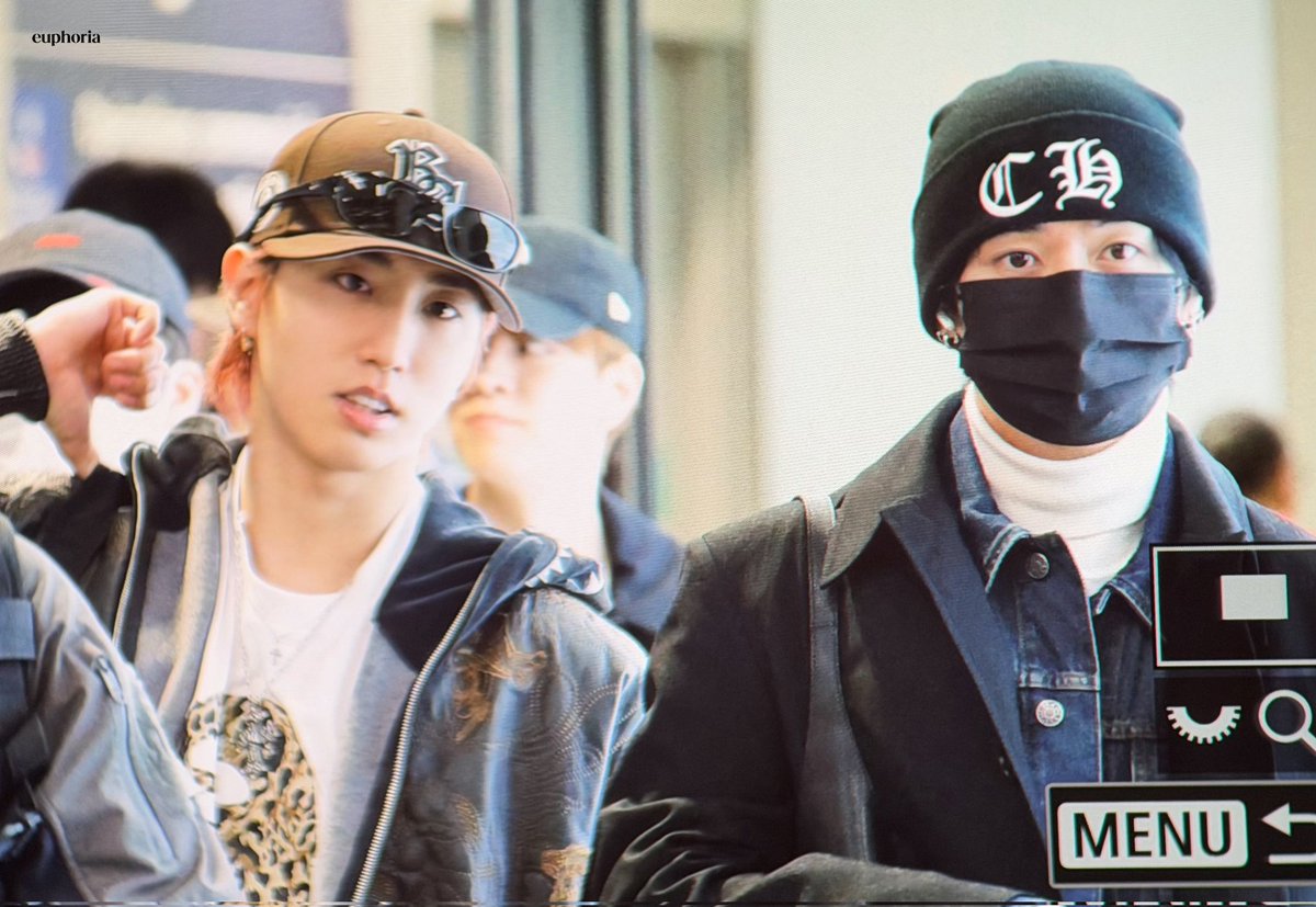 LeeKnowBrasil's tweet image. ↱#PREVIEW 🐰 21.01.26↲ #LEEKNOW e HAN no Aeroporto CDG!

O Stray Kids já desembarcou em Paris!🇫🇷

#스트레이키즈 #리노 #LEEKNOW #StrayKids @Stray_Kids 👻

Cr. Euphoria_0325