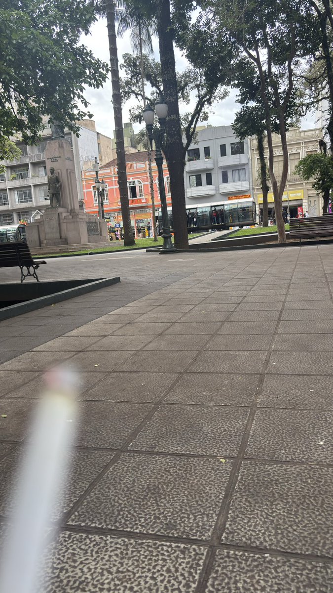 ratoputrido's tweet photo. aqui na praça tiradentes espero tomar uma #facada https://t.co/BQpewBsJwQ