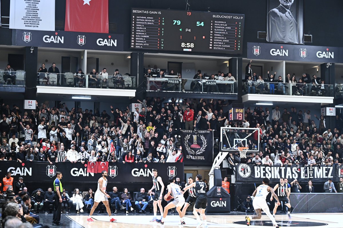 Akatlar’da takımımızı destekleyen büyük Beşiktaş taraftarına teşekkür ederiz. 🖤🤍