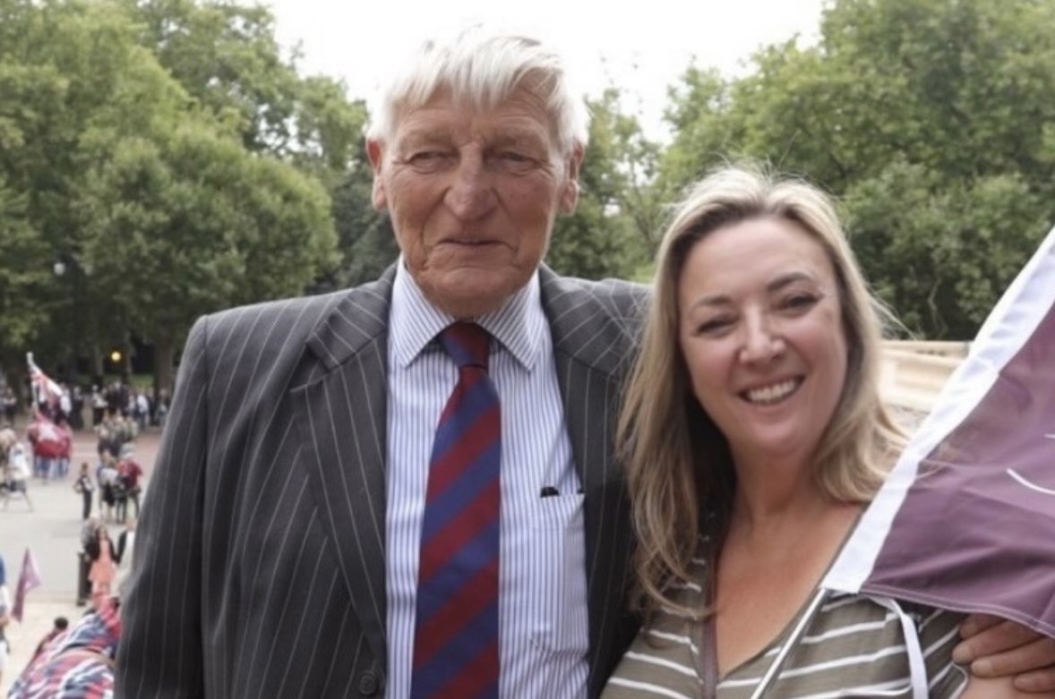 VoWalesWren's tweet image. I'm beyond furious 🤬 I’m seething with rage that boils over into pure heartbreak. 💔 My dear friend Dennis Hutchings, a true hero who served 26 years in the British Army including the Life Guards, was hounded to his death by this cruel system. In 2021, at 80 years old, already…