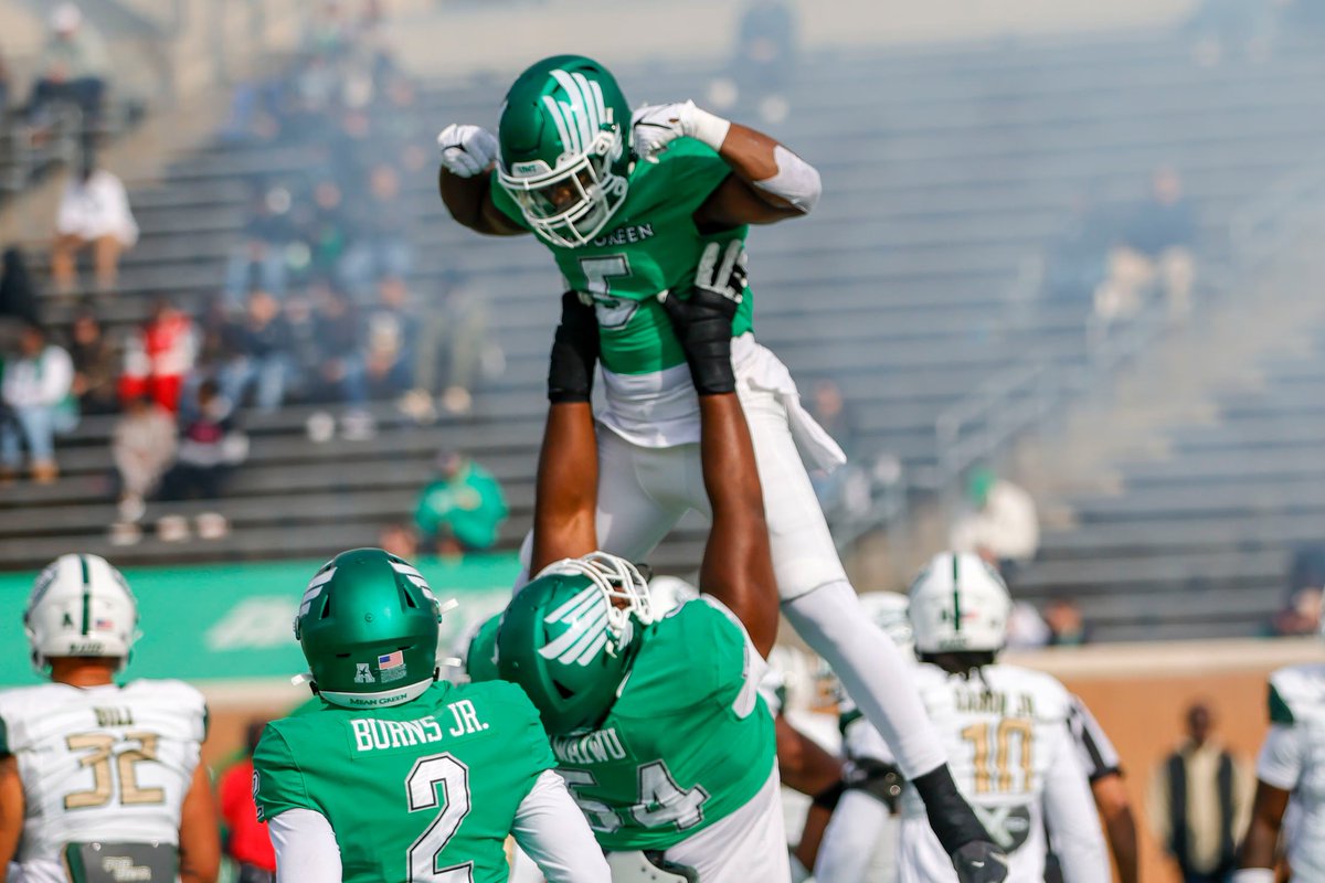 FHSRACCOONFB's tweet image. Thanks to the MEAN GREEN 🟢🦅 Safeties coach @_CoachCod for hopping over from Denton to talk ball and recruit our kids! We appreciate it coach!