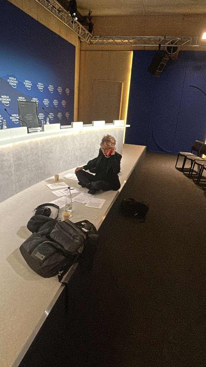 DeerEwan's tweet image. La foto che ha commosso il web. 

#Ottoemezzo #LilliGruber