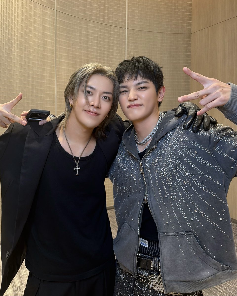 sukinayuta's tweet image. 95z taeyong &amp;amp; johnny both have watched yuta's solo stages 🥹
my precious 🤍