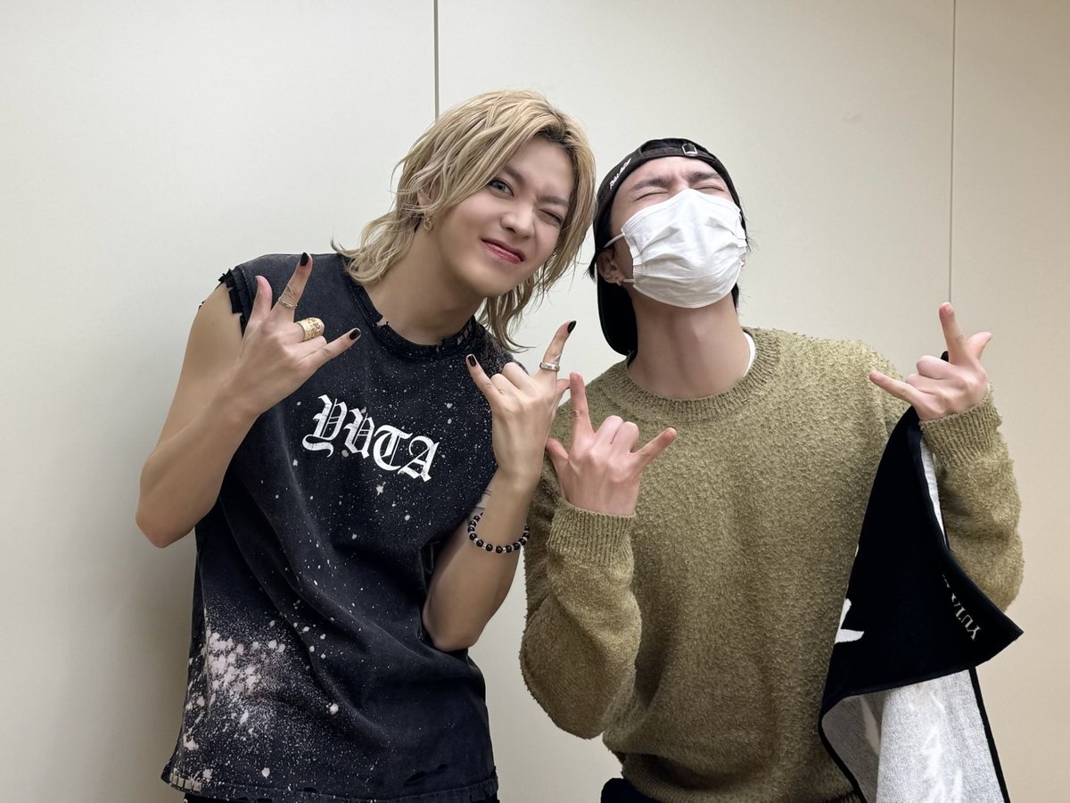sukinayuta's tweet image. 95z taeyong &amp;amp; johnny both have watched yuta's solo stages 🥹
my precious 🤍