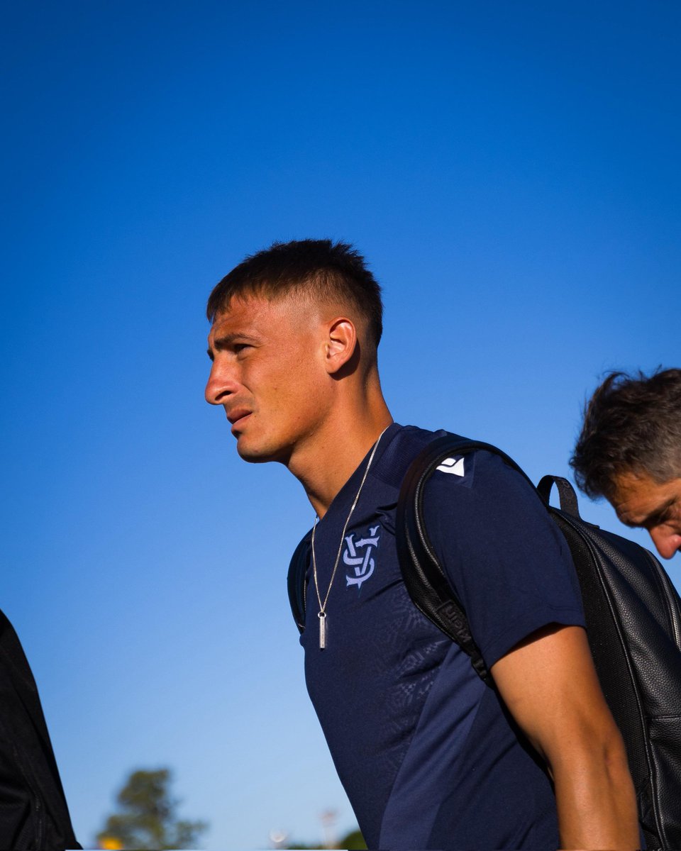 Velez's tweet image. EZEIZA 🛫 CÓRDOBA

#JuegaVélez