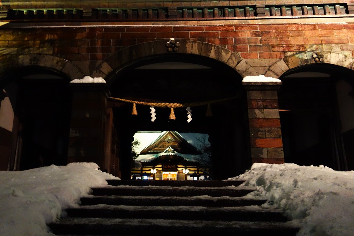 金沢 尾山神社

北陸にしては珍しいさらさらふかふかな雪で朝の除雪楽チン☃